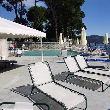 Sleeps 3 Pool T421409