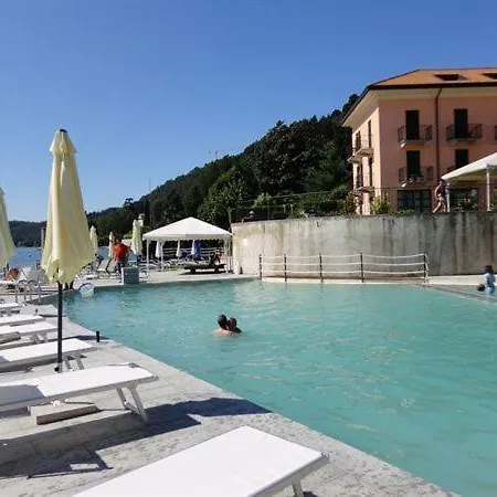 Sleeps 3 Pool T421409