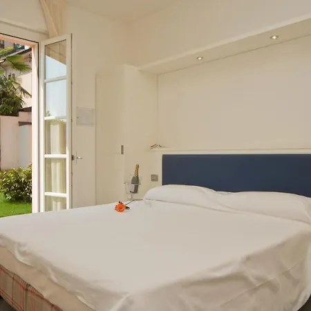 Sleeps 3 Pool T421409